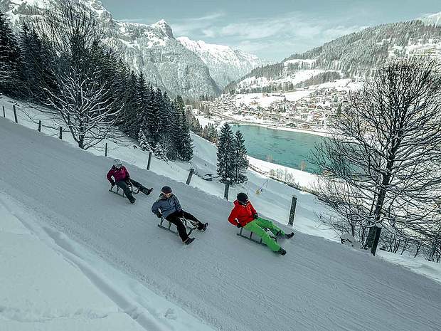 Schlitteln mit Sicht auf Eugenisee